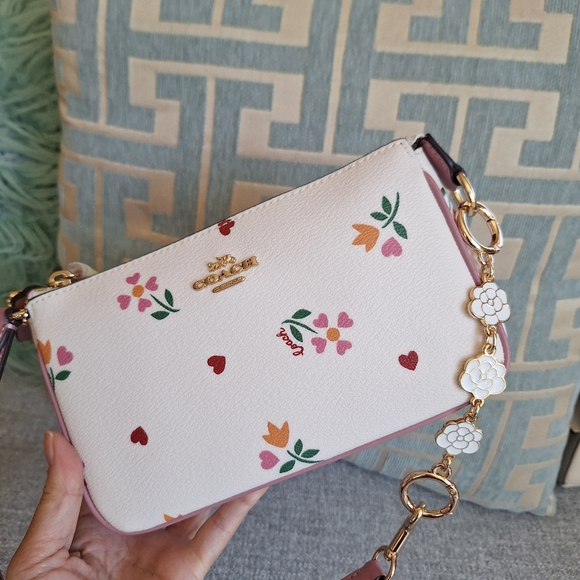 NWT Coach  Nolita 19 In Signature Canvas With Heart Petal Print+ extende… - Picture 4 of 12